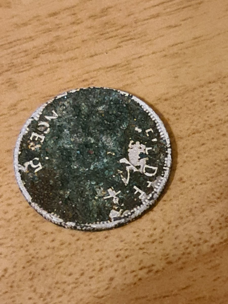 MrGoatsmilk's tweet photo. What I thought was a 5 pence I found on the beach is a silver (50%) sixpence. They stopped using silver in 1947. This one is 1945. 

#Metaldetecting
#Beachdetecting 
#Minelab #Eqinox #Saundersfoot https://t.co/1n69WLajhe