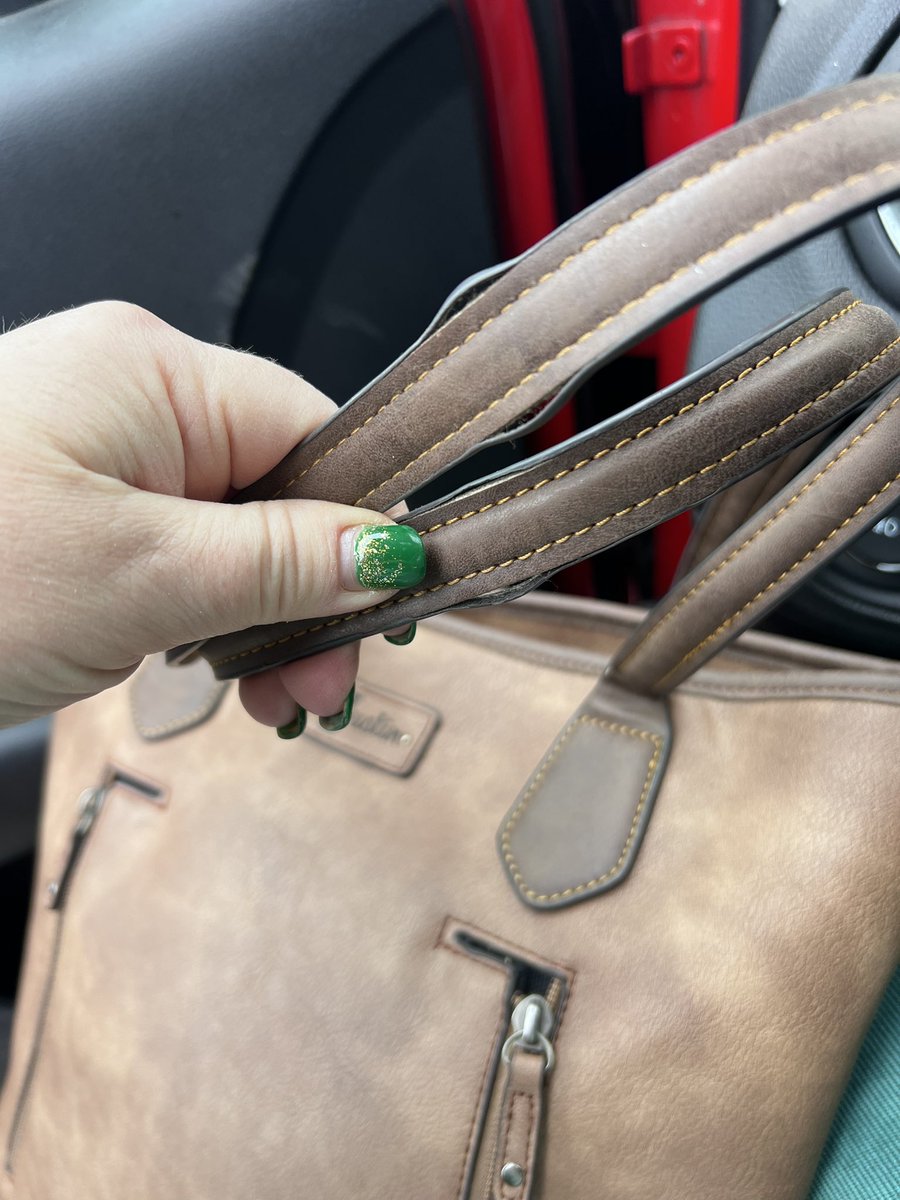 sdlumley's tweet image. Seriously @justinboots? You call this quality? This purse was purchased two months ago. 🤬