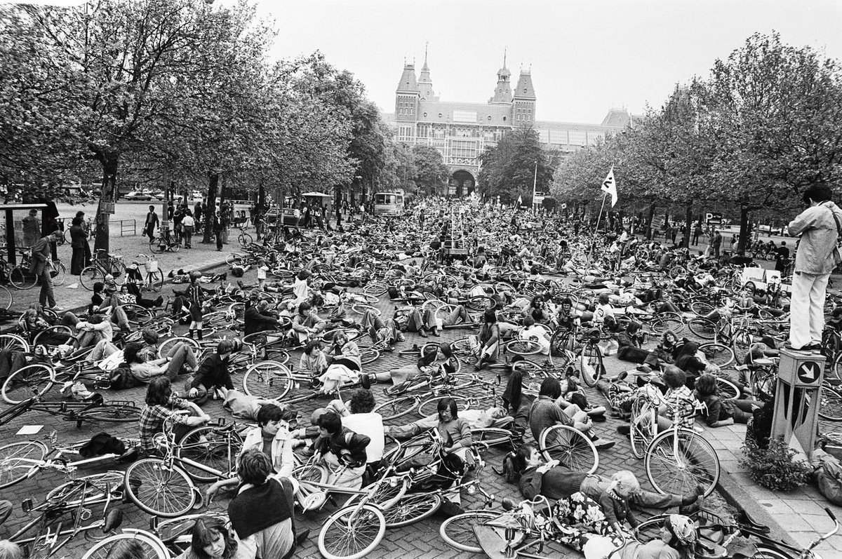 'We have lost something essential in our societies. The car has disrupted our way of living.” —Maartje Van Putten, Former chair of 1970s Stop De Kindermoord in @nrc: lnkd.in/ef5rRM63 Next week is the Dutch Week for a Just Street: lnkd.in/e2CA9ea6