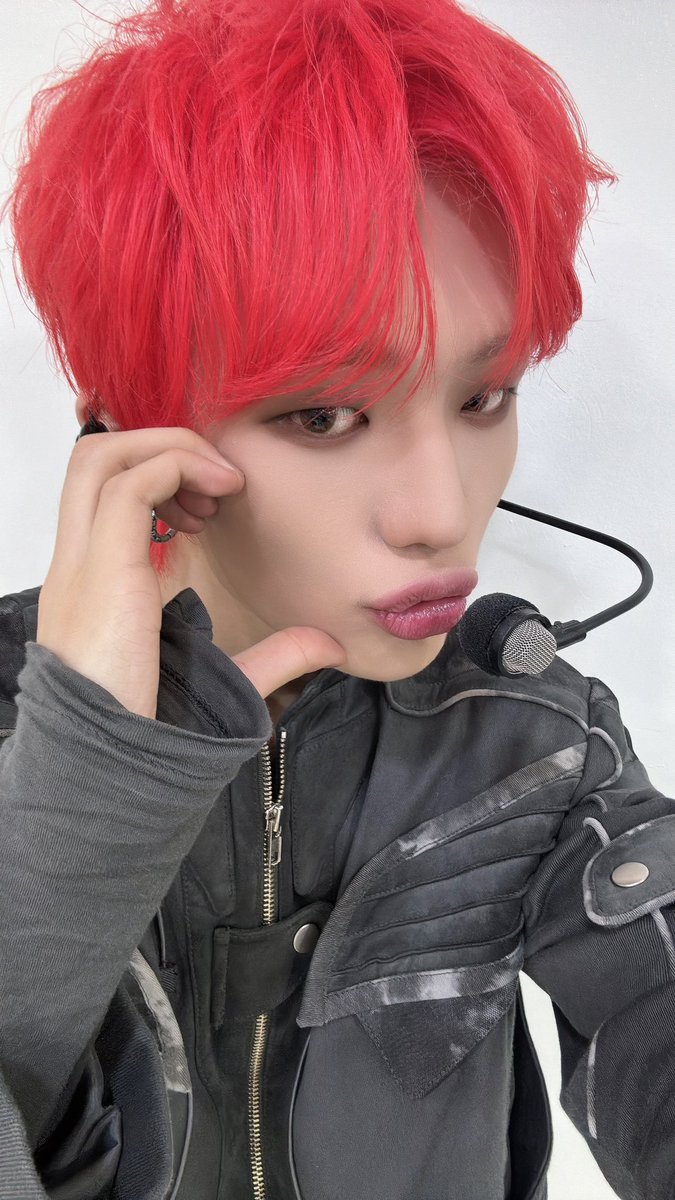 TNX_twt's tweet photo. 쇼챔에서 땡스를 향해 Fire❤️🔥

#천준혁 #JUNHYEOK https://t.co/wGbfajowcs