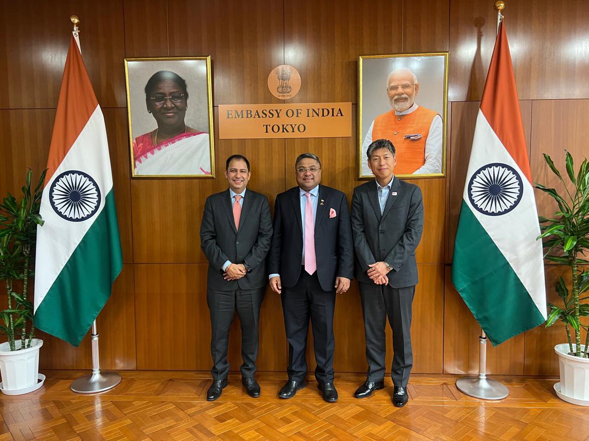IndianEmbTokyo's tweet photo. Ambassador @AmbSibiGeorge received Mr. Tomohiro Yao, APAC CEO, Nippon Life and Mr. Sundeep Sikka, ED Nippon India Mutual Fund, and discussed their future plans on further enhancing business ties between India &amp; Japan.

#ConnectingHimalayaswithMountFuji https://t.co/J7VYqsfpAF