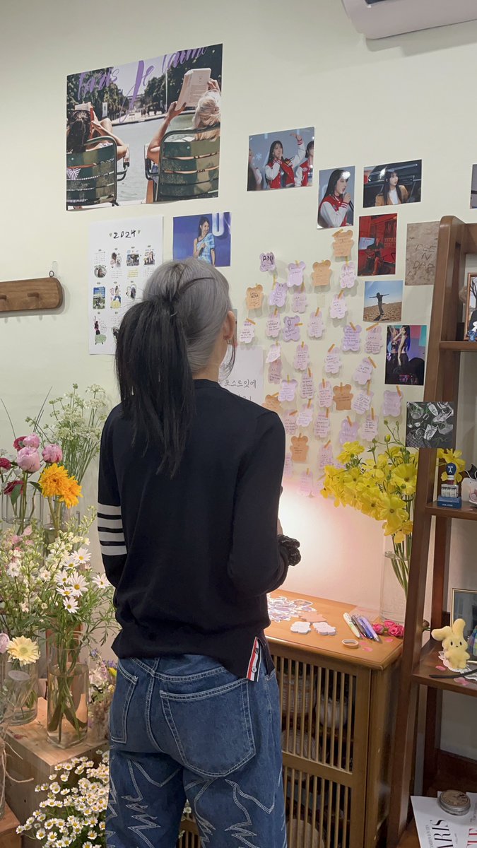 #해피묭묭데이 #해피미나데이
플라워샵 내부가 정말 예뻤어요..🌷🌷
미나언니 생일 축하해요💚