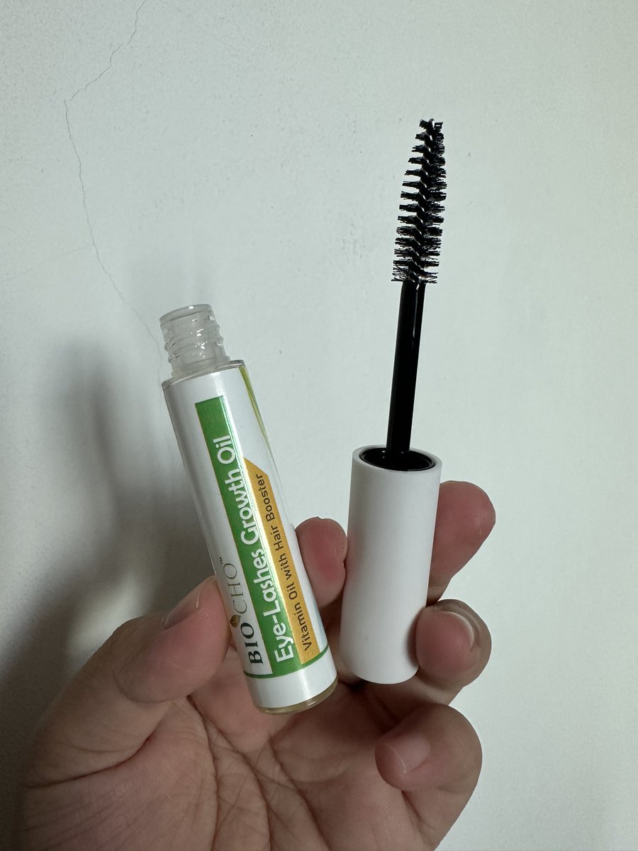 ezzahnor's tweet photo. Kemiri oil ni mmg orang guna untuk lebatkan rambut.

I jumpa eyelash growth serum ni ada kemiri oil + castor oil.

Perfect combo untuk lebatkan bulu mata &amp; kening 🤩 https://t.co/bSoIjtzb2V