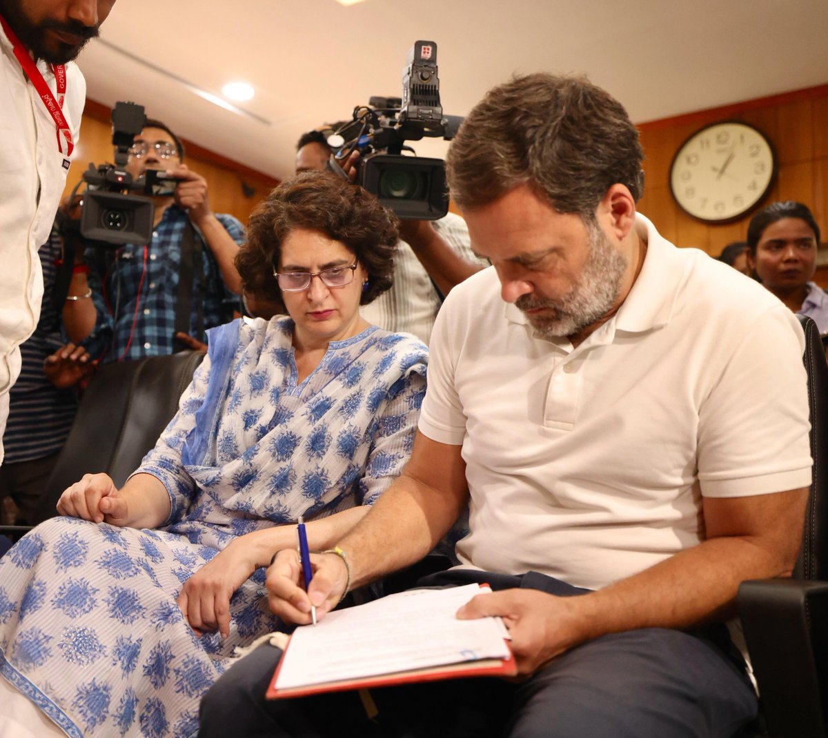 <a href="/priyankagandhi/">Priyanka Gandhi Vadra</a> जरूर जीतेंगे 🔥