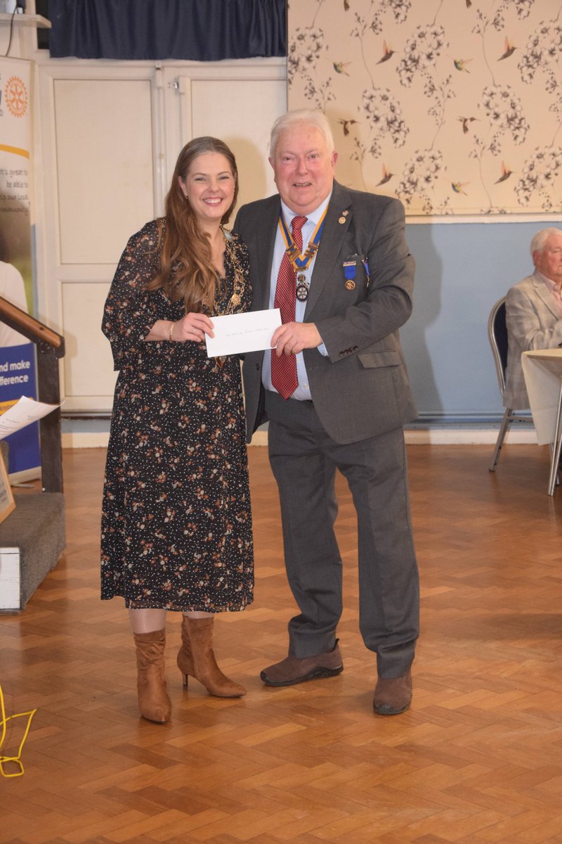 Madam Deputy Mayor was delighted to attend the Carshalton Park Rotary Club Give Away Night where President Brian Hagley presented her with a cheque for £350 for the Mayor's two chosen charities.  The money was raised from their Christmas Santa Street Collection - Thank you!