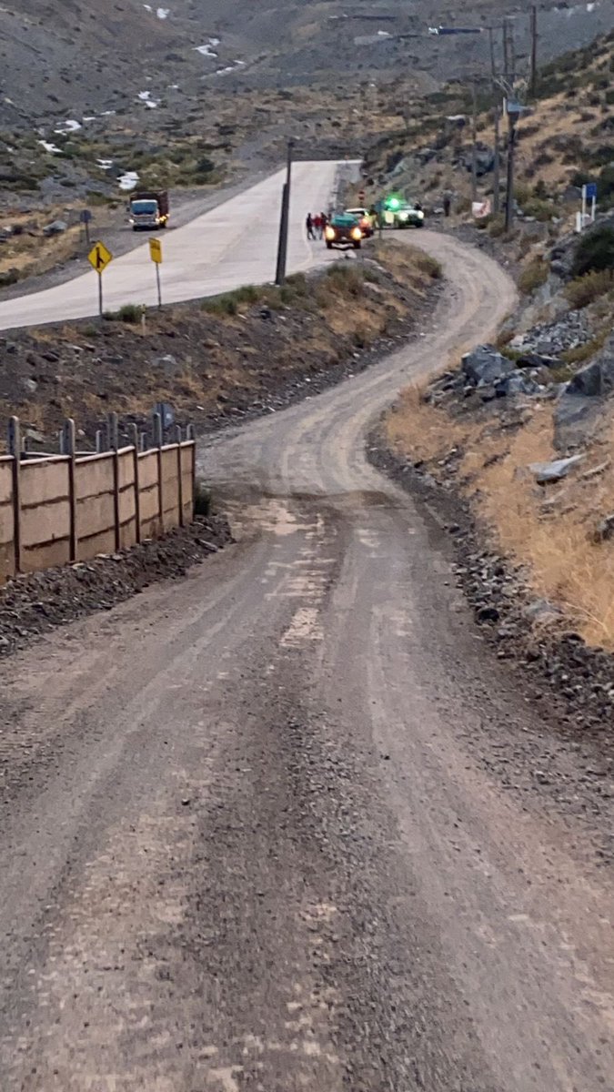 _catalinacm's tweet photo. 🚨ALERTA🚨
DIA 2: en estos momentos minera Nutrex intenta hacer ingreso por segundo día hacía el parque andino juncal, arrieros y mineros listos y dispuestos de meterse hacia los lugares cordilleranos mas pristinos del Parque Andino Juncal!! 

#FueraNutrex 

JUNCAL SIN MINERAS https://t.co/t30iZ3vFX2