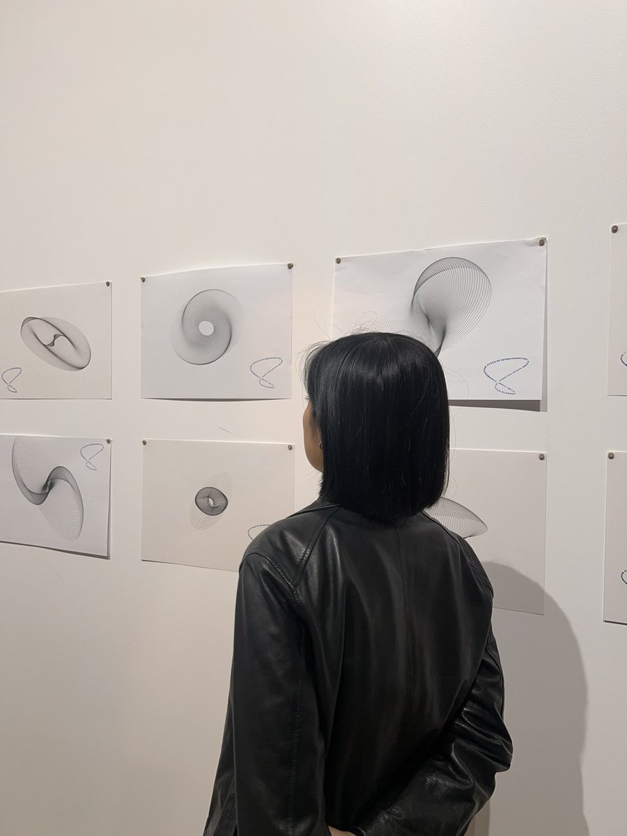 sa_sha3_'s tweet photo. 今日もお疲れ様です！！

美術館でのショット！行きたい展示多すぎるよ…🥲 24年度もよろしくね！ https://t.co/eppEYvvZSd