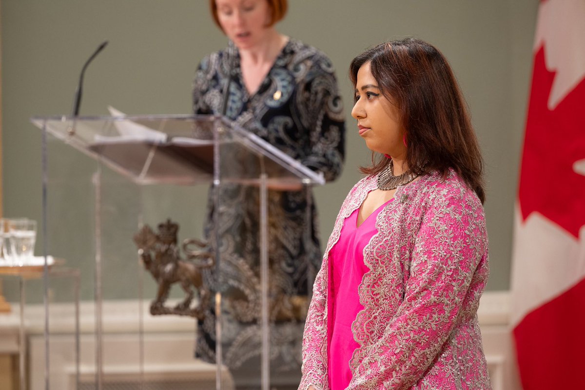 Truly honoured to receive the Meritorious Service Medal from H.E. The Rt. Hon. Governor-General of Canada for my work on sustainability!🇨🇦🏅 A big thank you to every single person who has supported and guided me on this journey! 📸 Sgt Anis Assari, Rideau Hall © OSGG, 2024