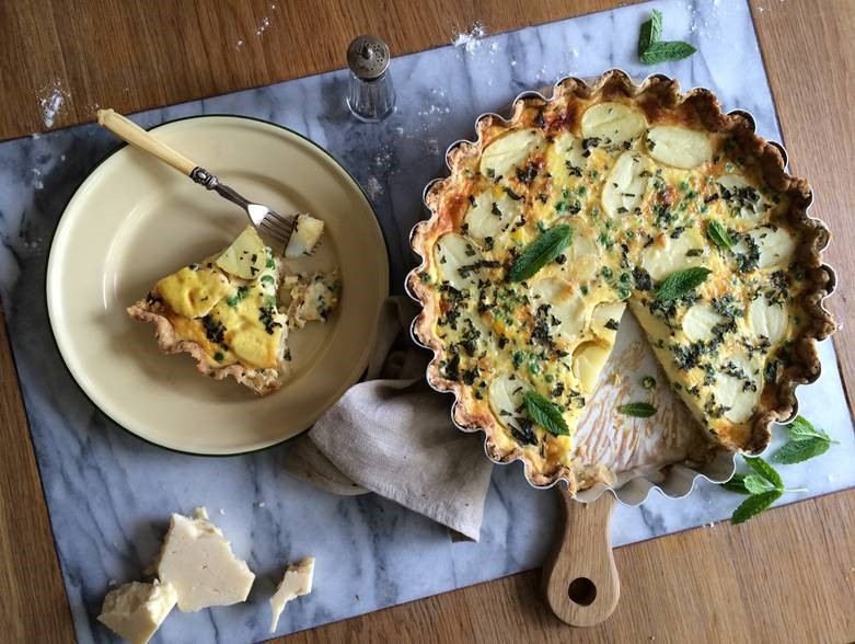 Savouring every bite of this Oakhill New Potato, Pea & Mint Quiche. The perfect blend of the finest seasonal ingredients, using our tangy Extra Mature Cheddar. Recipe: wykefarms.com/recipes/oakhil… #cheese #cheeselovers #cheddar #cheddarcheese #seasonalrecipes #quiche #lunchideas