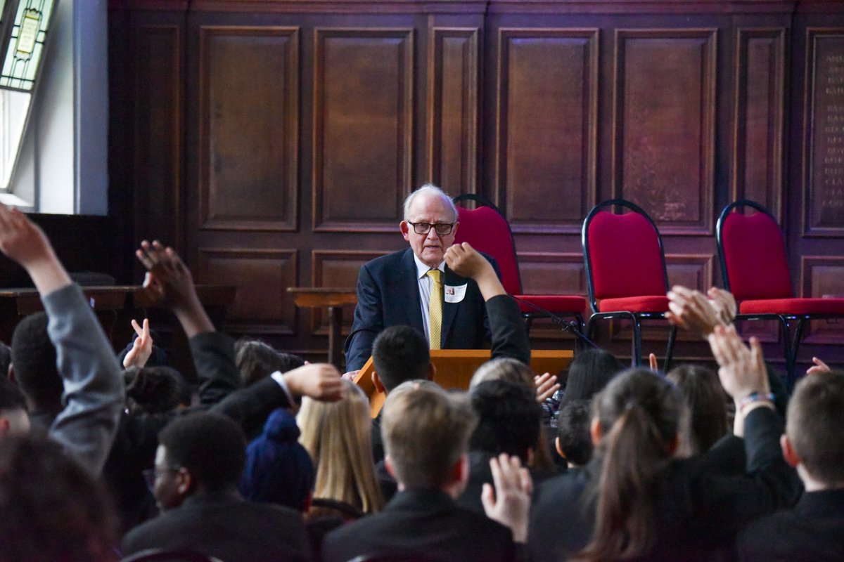 In the final week of term we welcomed 2 Wellbeing guests: Y10 were visited by Loudmouth to explore healthy relationships. 💬 Y8 were visited by serving Magistrate Mr Stephen Russell to learn about the UK court service & sentencing. 🧑‍⚖️ #WeAreWGS #WGSWellbeing #WGSCareers