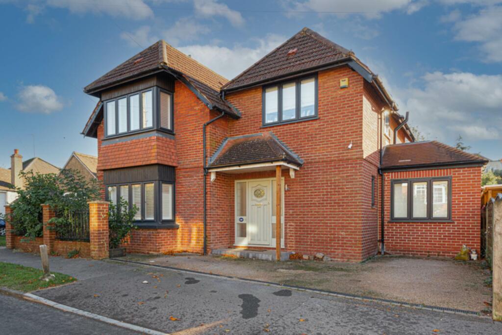 Our *LETTING OF THE WEEK* 4 bed #detachedhouse - Rosebery Road, #Epsom £5,000 pcm  

**STUNNING** #ThePersonalAgent are proud to market this picturesque family home... 4 bedroom detached house for rent in Rosebery Road, Epsom, KT18 (rightmove.co.uk) 

 #property #newhome