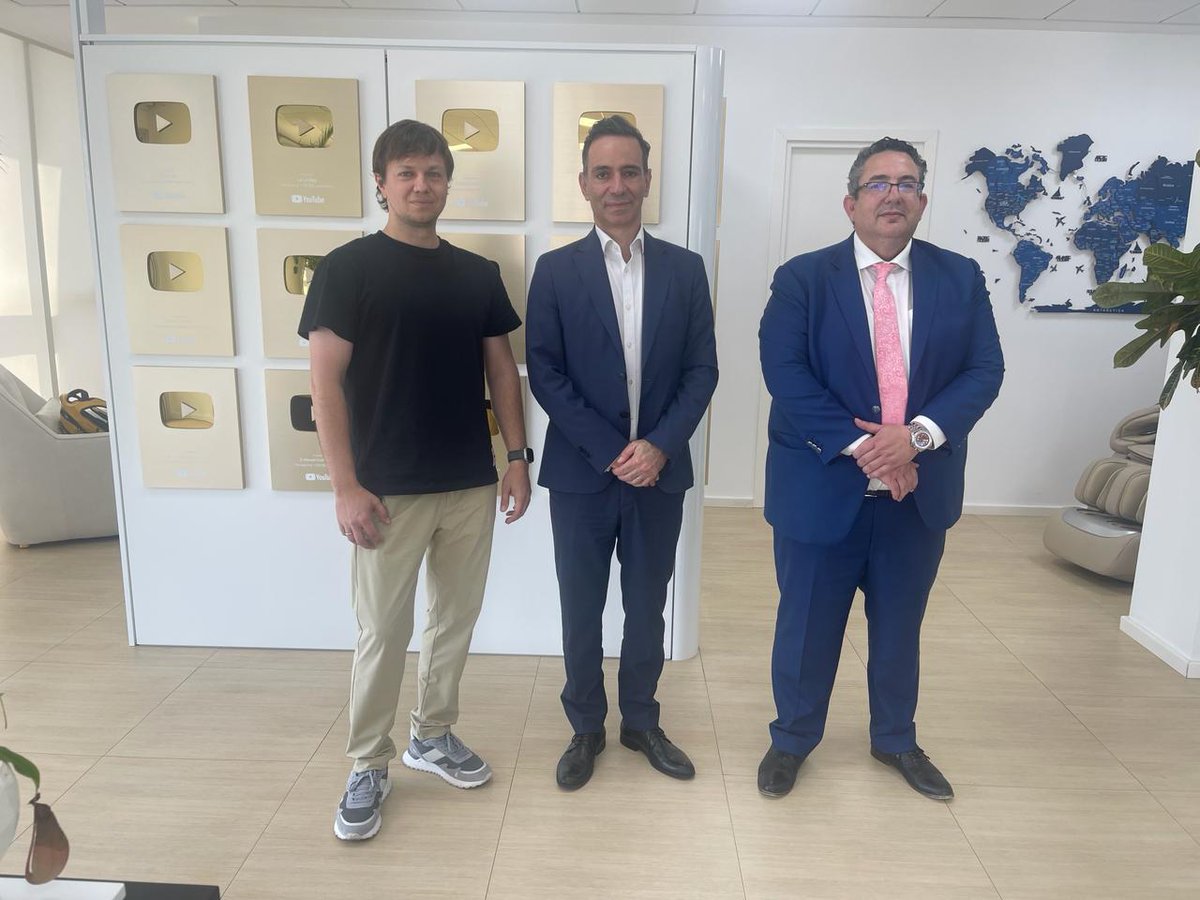 DepMinister @NicDamianou & @CScientistCy held a series of meeting with foreign tech companies operating in #Cyprus. ☑ Exchanged views on ways to enhance Cyprus' offering as a #tech & #innovation hub ☑Committed to continuous reform to cater to investors' needs @techislandcy