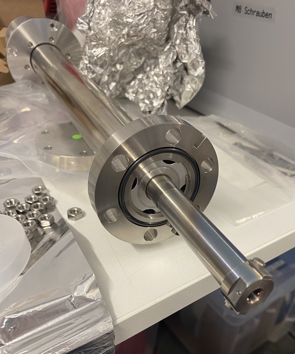 I need help from you out there: I inherited parts from an old LAWATAP, including two transfer rods. Do you know what style flange that is?