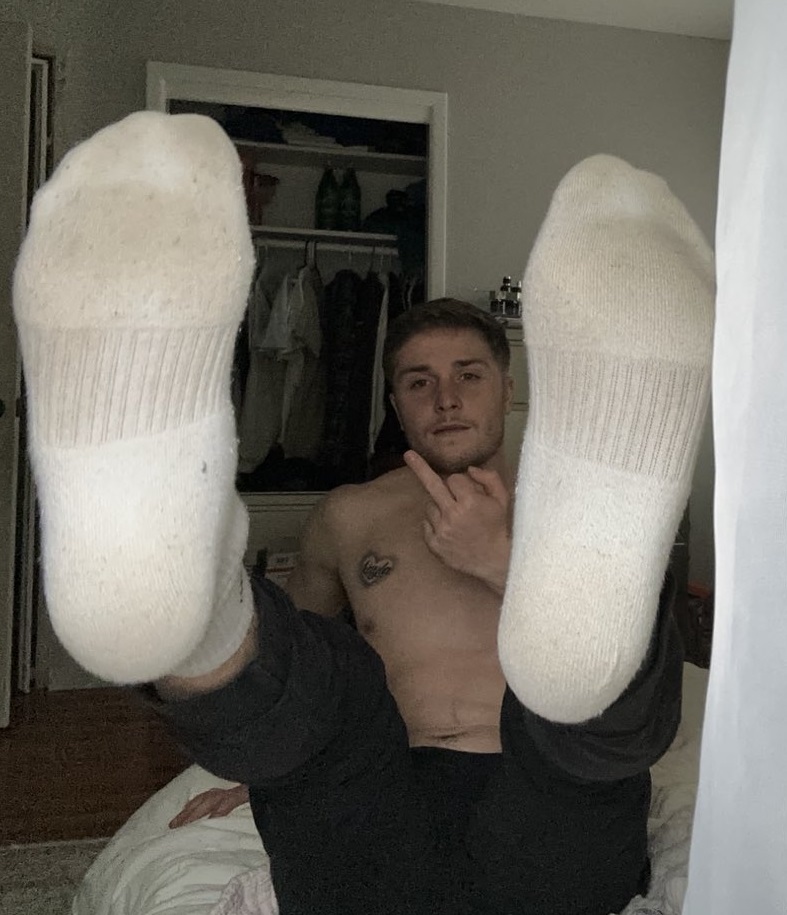 Just imagine how good @alphajakexx99 sweaty socked feet smell 🤤