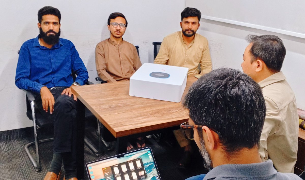SmartEyeBiz's tweet photo. "An impactful collaboration unfolds! 🌟 Smart Eye Biz, a Pakistani powerhouse specializing in e-commerce and solar product trading, teams up with Transsion, a Chinese manufacturing expert, in a groundbreaking meeting. https://t.co/h8AhKPsH7g