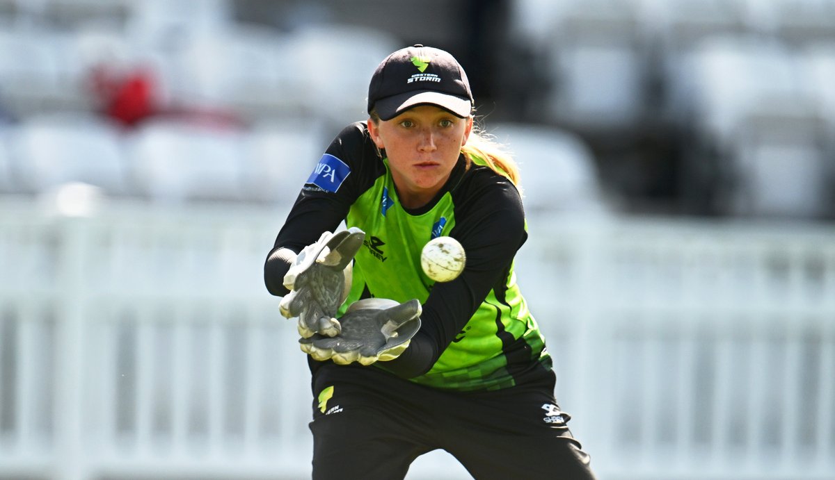 So proud to see Katie Jones captaining the @englandcricket Under 19s today! 🌪️🟢⚫️🌪️🦁🦁🦁 #stormtroopers