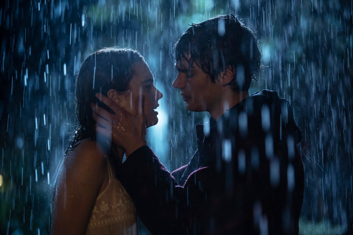 Il film #Fabbricantedilacrime, tratto dall’omonimo romanzo di #ErinDoom sarà disponibile il #4aprile su #Netflix.Inoltre, il #3aprile sarà inaugurato a #Milano in Piazza San Babila un grande labirinto di foglie alla presenza dell’autrice Erin Doom e dei protagonisti.