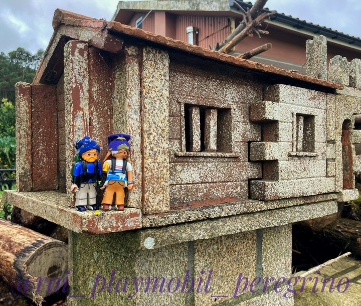 "Buzón para el correo o albergue de <a href="/Playmobil/">PLAYMOBIL</a> ? El camino es lo que tiene. Permite que lo camine cualquier, persona , animal o cosa. Lo único que exige es respeto por su identidad sus gentes su patrimonio y sus tradiciones."

📷 roi_playmobil_peregrino