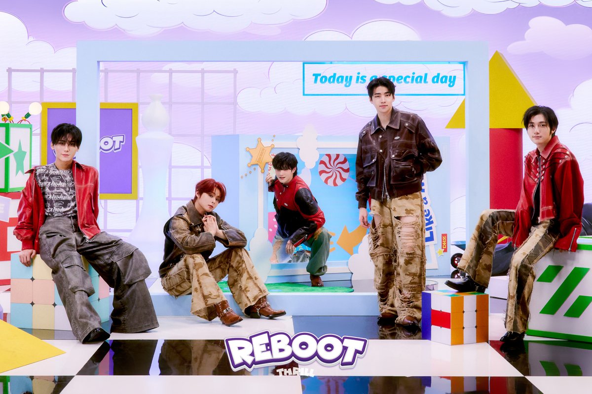 dkz_dy's tweet photo. DKZ 2nd Mini Album [REBOOT]

🖼 CONCEPT PHOTO
THRILL ver.

🎶 2024.04.12 18:00 (KST)

#DKZ #디케이지
#REBOOT https://t.co/8E1nc1f5WJ