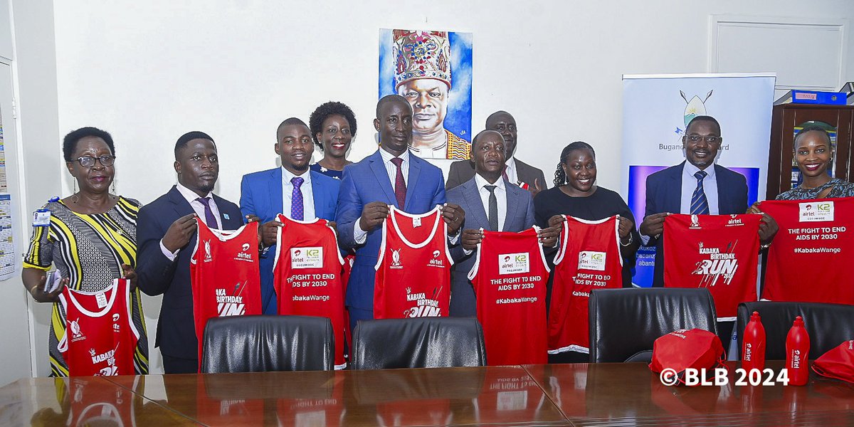 A team from Buganda Land Board(BLB) led by our Chief Executive Officer, Omuk. Simon Kabogoza and other employees have bought hundreds of kits for Kabaka's birthday run. The kits were handed over to the BLB team by Buganda’s Sports and Youths minister, Owek. Robert Serwanga.
