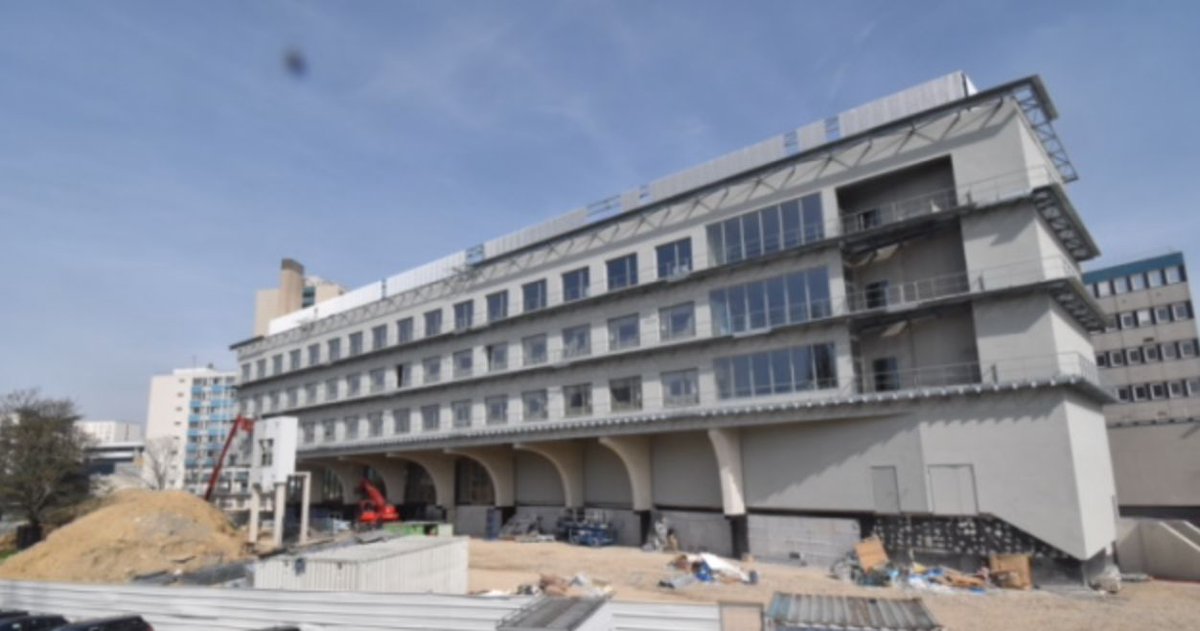 A Créteil, Les Maçons Parisiens construisent sur le 'Campus Henri Mondor' un bâtiment de recherche biomédicale : buff.ly/3FCYS0C Maître d’ouvrage : @UPECactus, conçu par l'atelier d’architecture @NPArchitekten.
