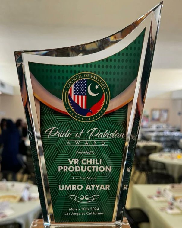 TheUMROAYYAR's tweet photo. VR Chili Production Receives prestigious Pride of Pakistan Award at Council of Pakistan Iftar Event in California, USA for "Umro Ayyar - A New Beginning.
#umroayyar #umroayyaranewbeginning #vrchiliproduction https://t.co/qNtoh3U0y4