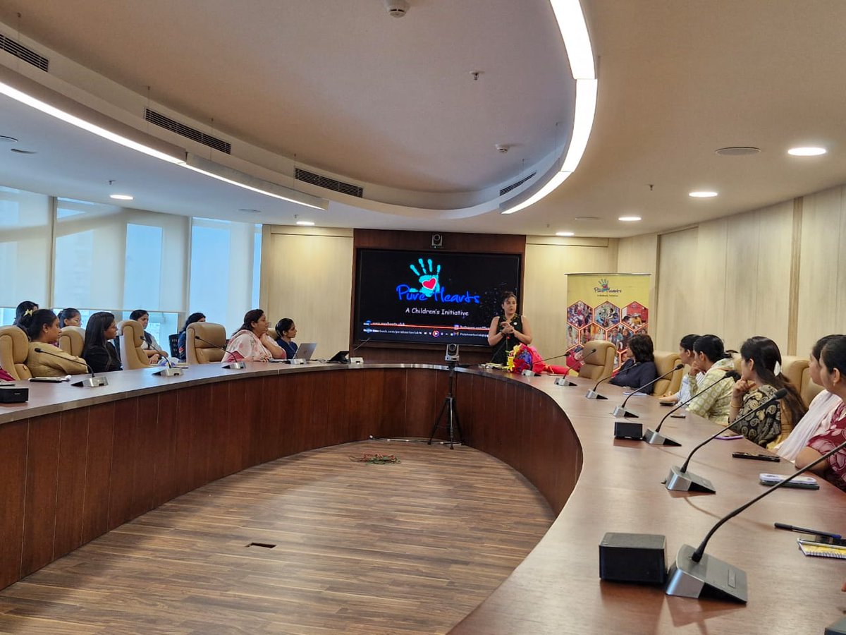 A workshop to generate greater awareness on safe menstrual hygiene practices among the women employees of GMDA, was conducted by @pureheartsclub. Dr Mukta Kapila, Director, Gynaecology Unit, Fortis Hospital was also a Guest Speaker at the workshop. #WomenHealth #WellnessJourney