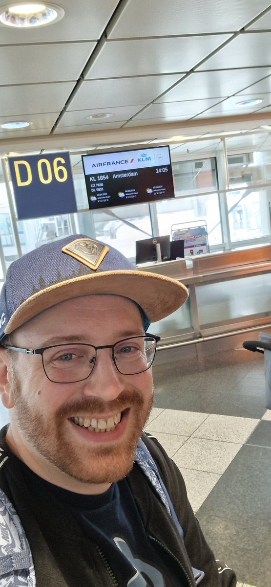Der Moment wenn man realisiert das es gleich los geht und die #flugangst beginnt rein zu kicken 😱
Freue mich auf das MediaDay Event in Amsterdam wir kommen! <a href="/TESOnline_de/">ElderScrollsOnlineDE</a> <a href="/bethesda_de/">Bethesda Deutschland</a>  #ESOFam <a href="/raghors/">raghor 🌴🪑❤️📯</a> @vrayni 
<a href="/TheSaintCrow1/">Saint_Crow</a> <a href="/alexostv/">AlexOs</a> <a href="/astro18x/">xAstro18x</a> <a href="/Staern/">Kai Schober</a> 10 Years #ESOFam 💙🐳