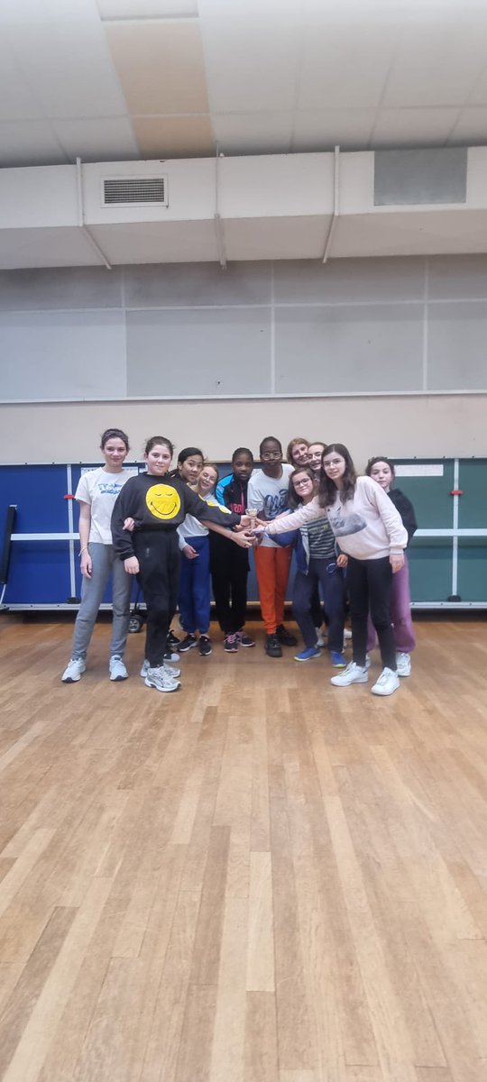 #generation2024 dans le cadre de la #SOP, matinée spécial filles pour présenter les sports de l’AS : merci à M Biger, M Marc et M Merville, profs d’EPS pour cette belle initiative !