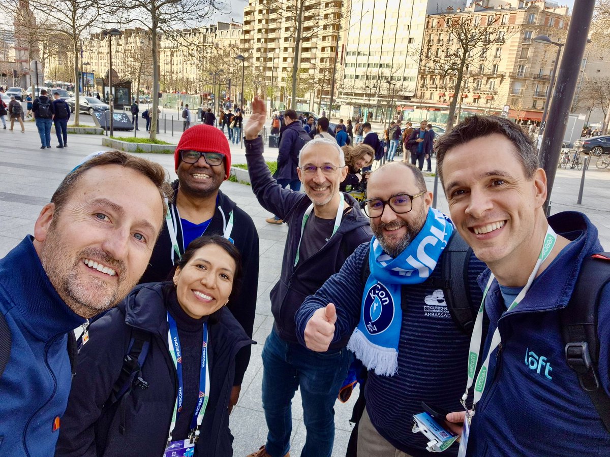 The beautiful thing about each #KubeCon is that you can meet good friends and make new ones! Let's start with #docker 😊 🐳 @jamesspurin @kylix3511 @nunixtech @BretFisher @nigelpoulton @____Aurelien @glours Enjoyed engaging in conversations and had a wonderful time!☕🥐🥳