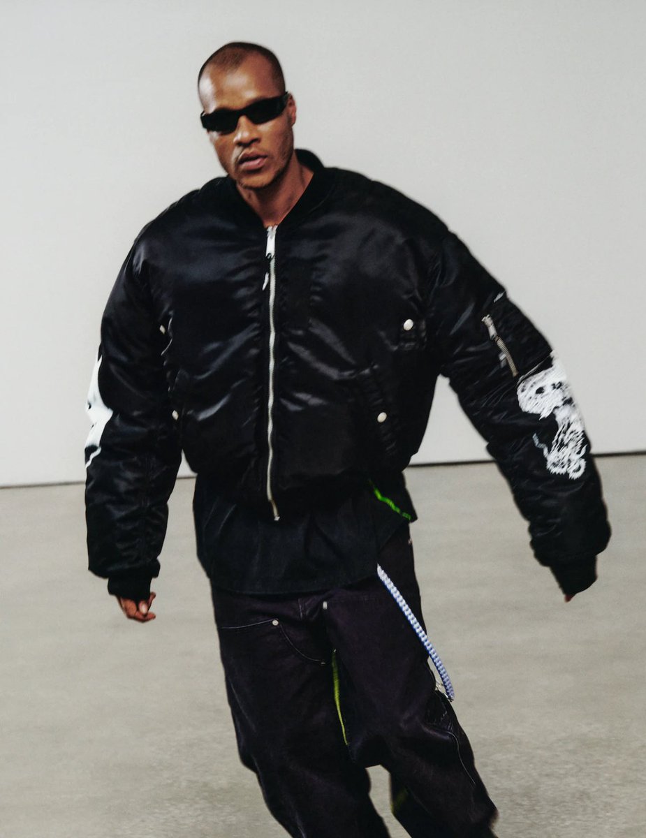 StreetFashion01's tweet photo. H&amp;M by Heron Preston!🖤 https://t.co/8p3AV0X7Gc