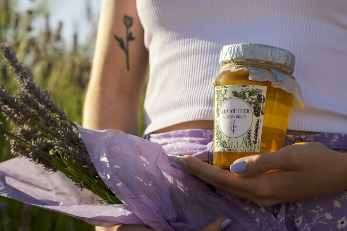 La miel #AdaMuller procede de un lugar en el que el tiempo se detiene, sin carga de contaminación del agua, la tierra y el aire. Una miel natural cuya cantidad recogida varía en función de las condiciones meteorológicas 🐝🍯 🛒 adamullerhoney.com