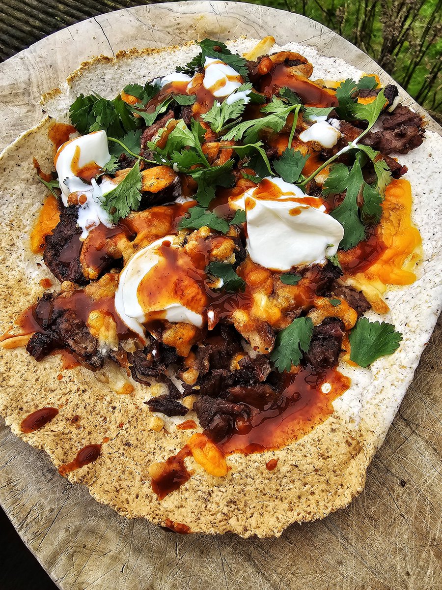 Lush leftovers, a toasted keto wrap, some short rib warmed up, Chipotle sauce, sour cream, cheese and coriander... a low carb short rib tostada... delicious 😋 #keto #lowcarb #diet