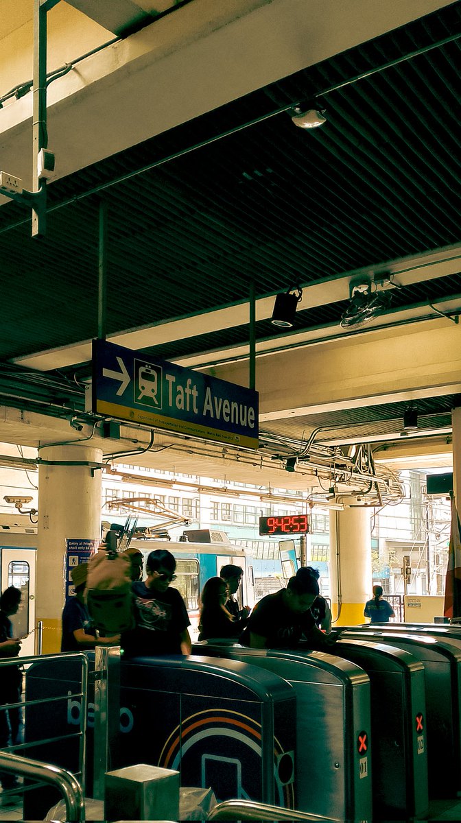 imahelente's tweet photo. mahal kong mrt🙂 https://t.co/RbNoTxkgsW
