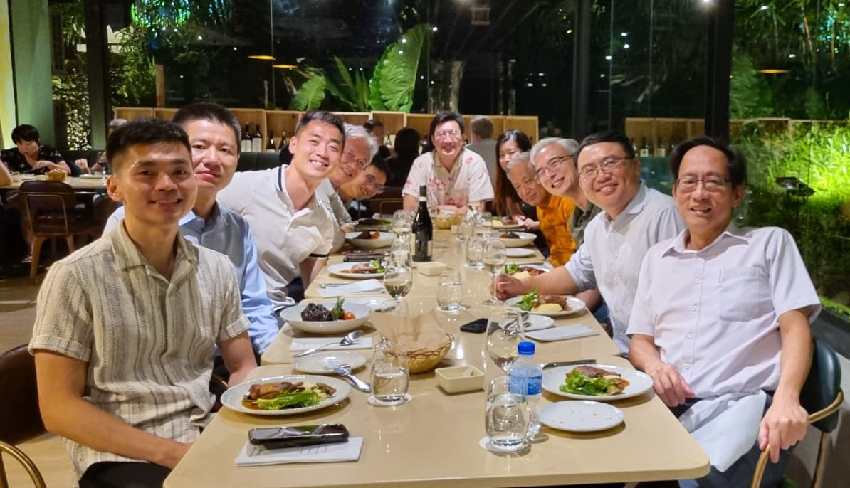 sgh_hpbtx's tweet photo. Last week we bid farewell to Dr Wang who completed his attachment with us, logging almost 800 cases over 5 years! Thank you @ZhongkaiWang1 for your many contributions to the department and we wish you the best as you leave to head the HPB unit at Woodlands Hospital! 🚀👍💪 https://t.co/pncaLtPXHf