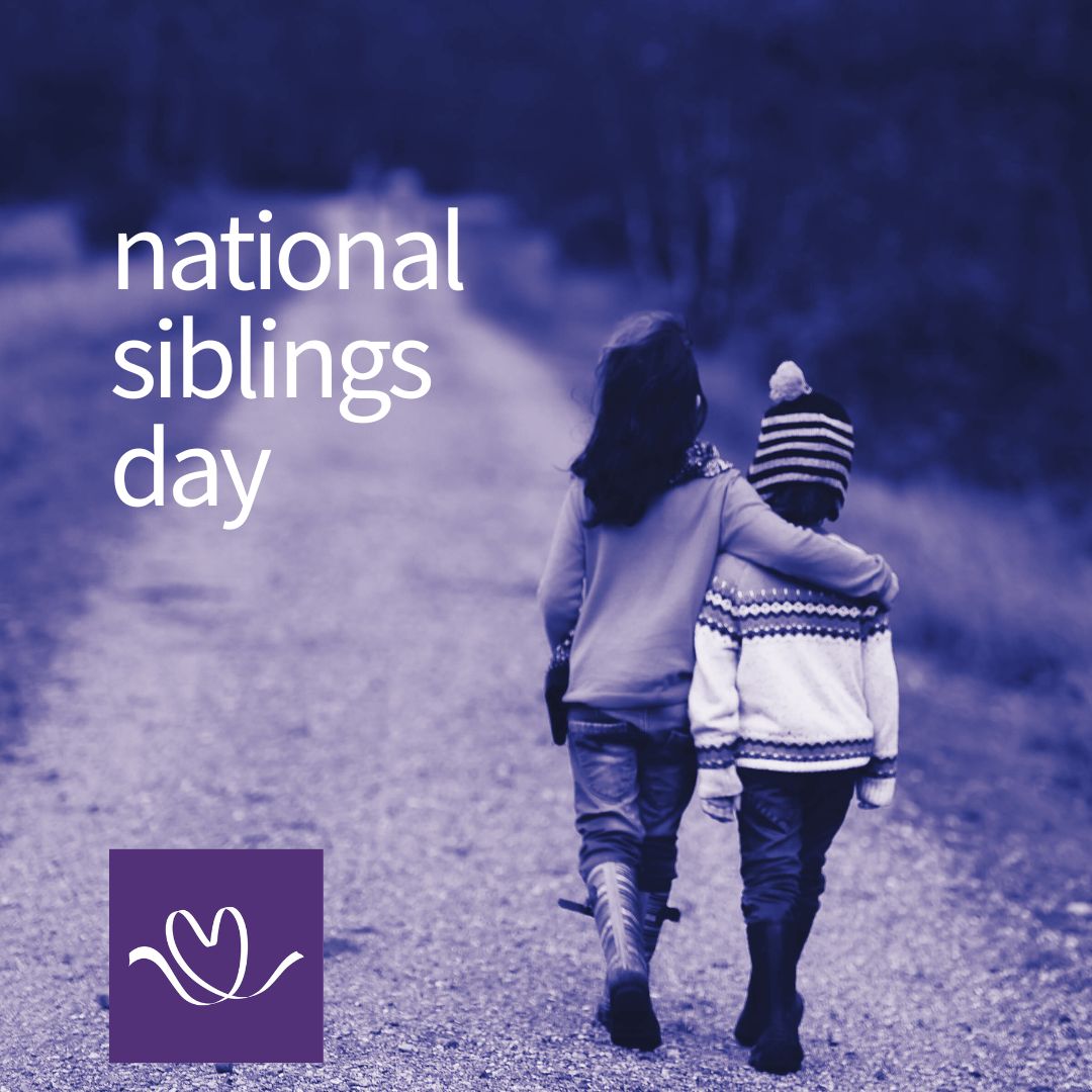 On this #NationalSiblingsDay2024 we're thinking about all brothers and sisters that have been separated as a result of war, persecution or poverty. To read a collection of #refugeestories by children, visit ➡️bit.ly/3JQx1L9 #ItsaSiblingThing