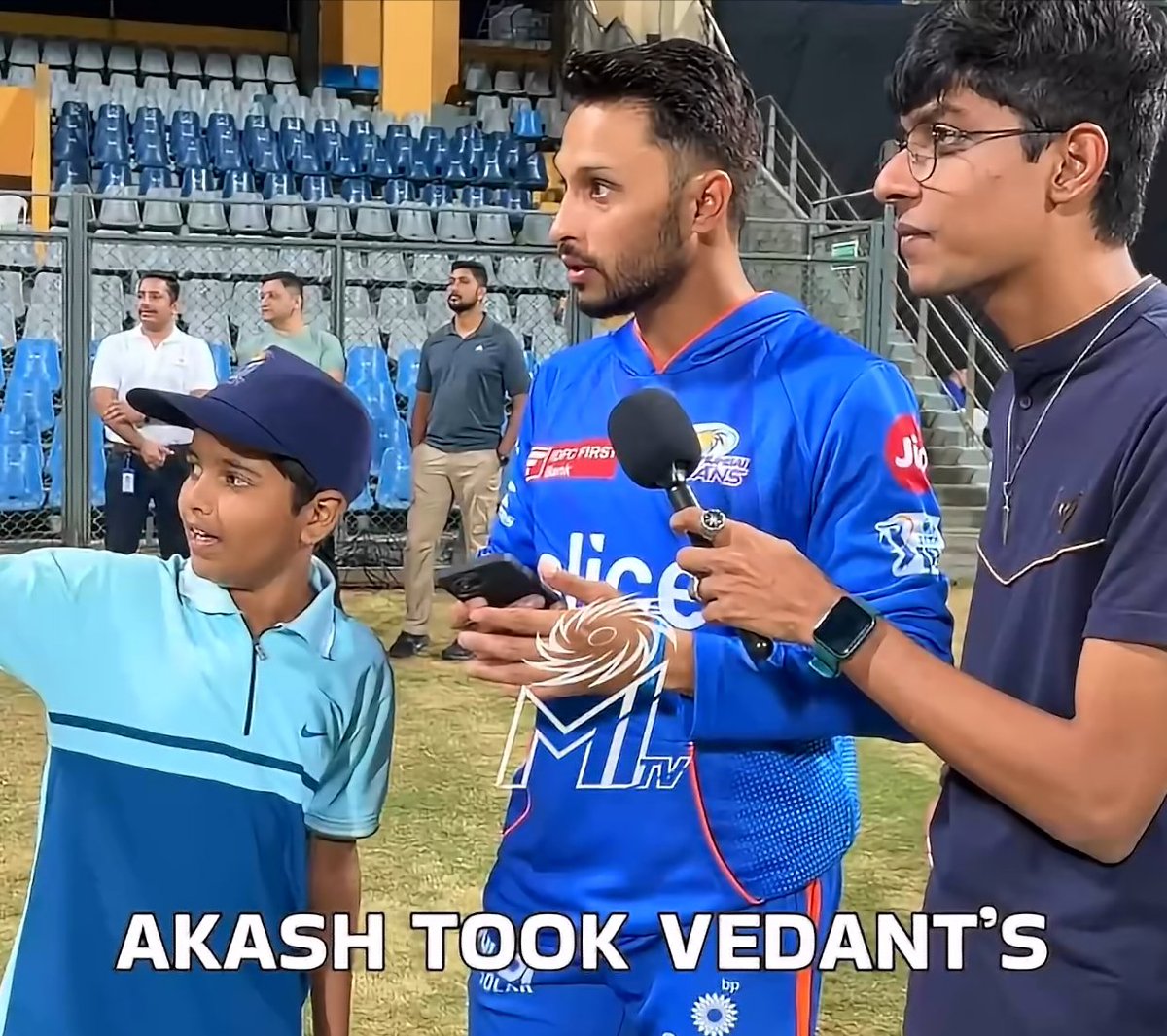 CricCrazyJohns's tweet image. Akash Madhwal gifted tickets to a young cricketer to watch all the games of Mumbai Indians at Wankhede 👏 [Divya Fofani Instagram] 

- A humble person, Akash Madhwal.