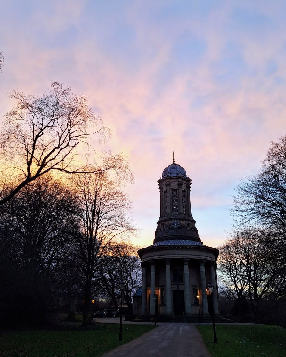 We hope everyone had a lovely bank holiday! College remains closed and will reopen on Monday 8th of April. Enjoy the rest of your half term break! 📷 - Steve, Head of Marketing and photographer extraordinaire. #ShipleyCollege #Saltaire #WeLoveSaltaire