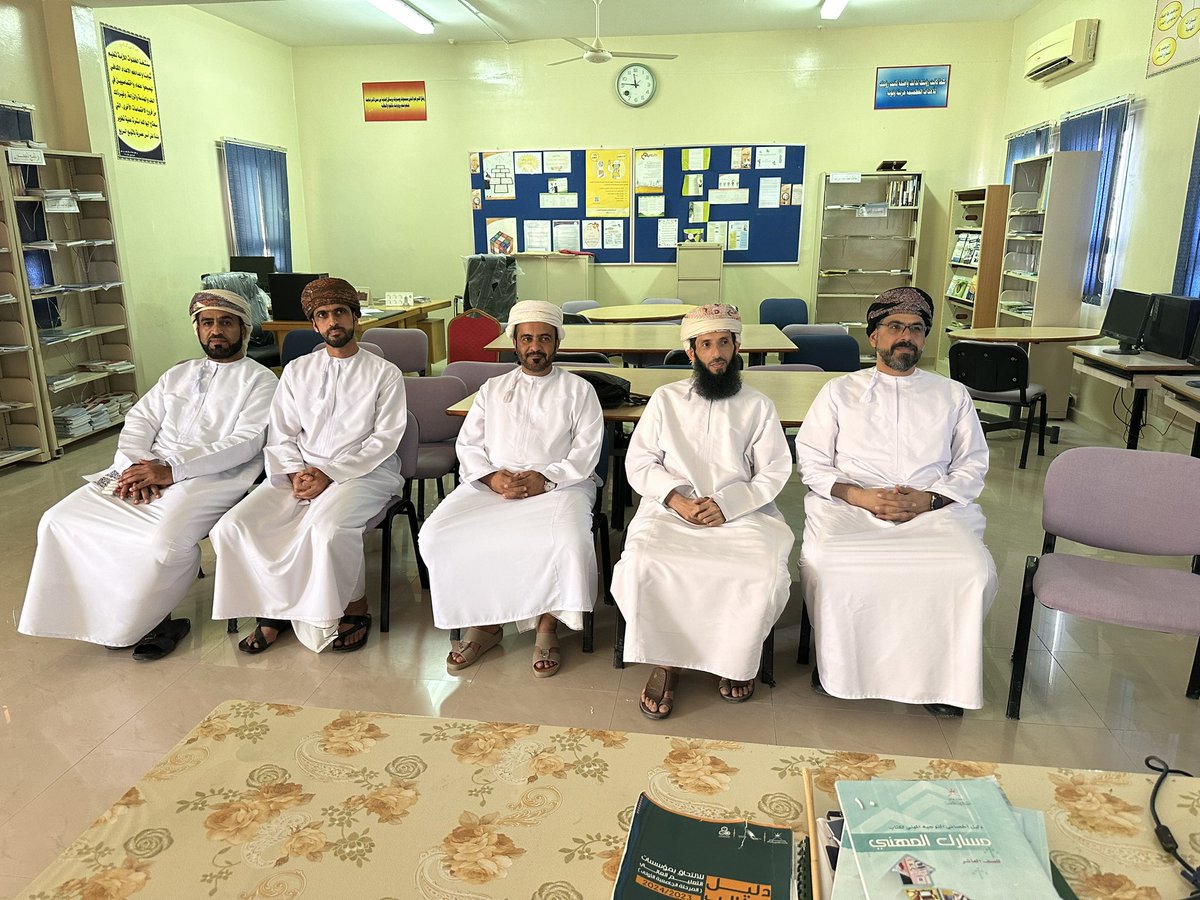 ضمن خطة الانماء المهني لمادة الرياضيات 
قدم الاستاذ ناصر الروشدي مشغل بعنوان العصف الذهني
كما قدم الاستاذ عادل الفارسي مشغل بعنوان التعلم الذاتي
#فعاليات_تعليمية_شمال_الباطنة 
#تعلم_مستدام