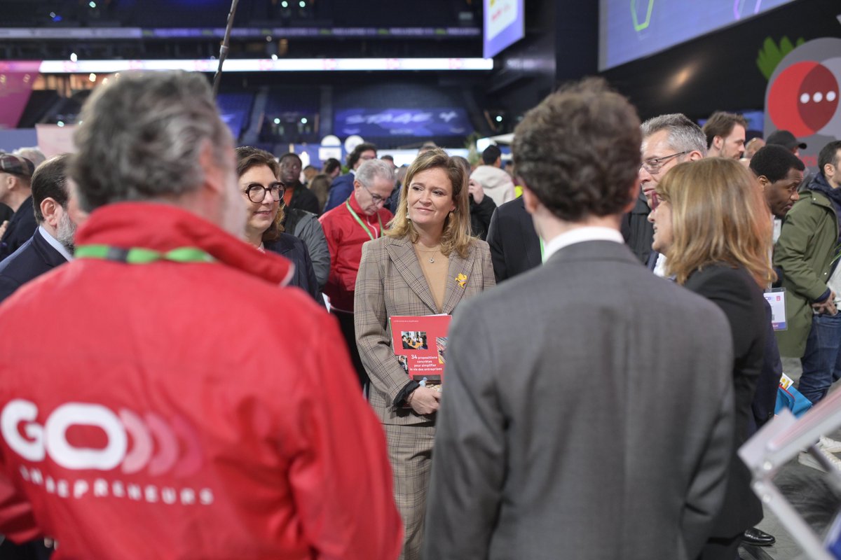 oliviagregoire's tweet photo. Près de 4 millions d’entrepreneurs en France font la force de notre économie.

Au salon @GoEntrepreneurs nous avons pu échanger sur la loi simplification, les délais de paiement et une transmission des entreprises plus fluide. L’objectif ? faciliter leur travail au quotidien. https://t.co/X43VGXCAWa