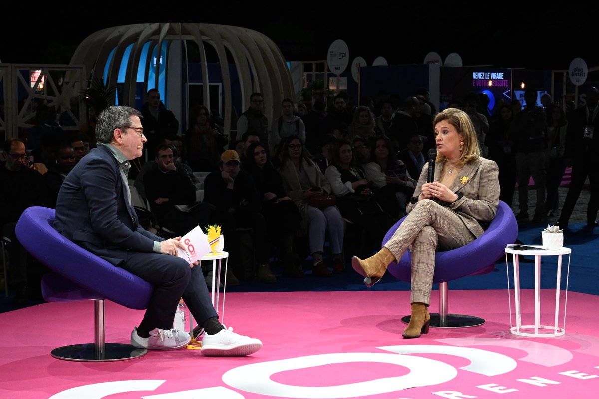 oliviagregoire's tweet photo. Près de 4 millions d’entrepreneurs en France font la force de notre économie.

Au salon @GoEntrepreneurs nous avons pu échanger sur la loi simplification, les délais de paiement et une transmission des entreprises plus fluide. L’objectif ? faciliter leur travail au quotidien. https://t.co/X43VGXCAWa
