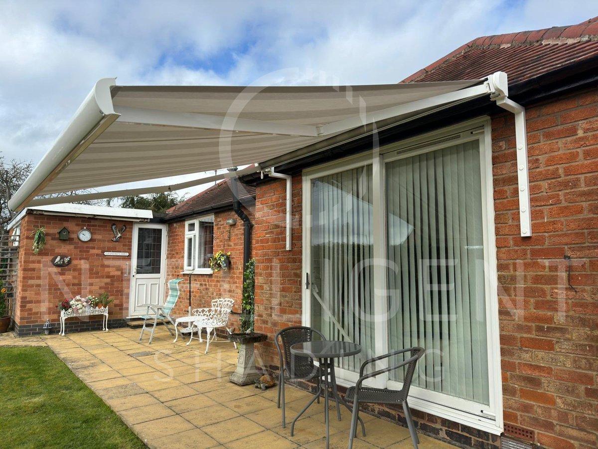 smart_blinds4U's tweet image. Give your outdoor space an upgrade ready for summer. ☀️ 

Check out this lovely Awning that we recently fitted. Get in touch with us to book your free home survey. 🤩

#IntelligentShading #blinds #curtains #homedecor  #homeimprovements #homeinspiration #awnings #verandas