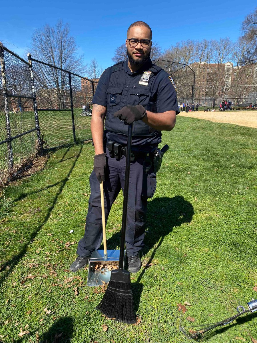 This past Saturday our explorers helped out with Pitch in day at Crotona park. They cleaned up ballfield 2. Looks like we are ready to play ball ⚾️ #nycparks #nypdexplorers #pitchinday