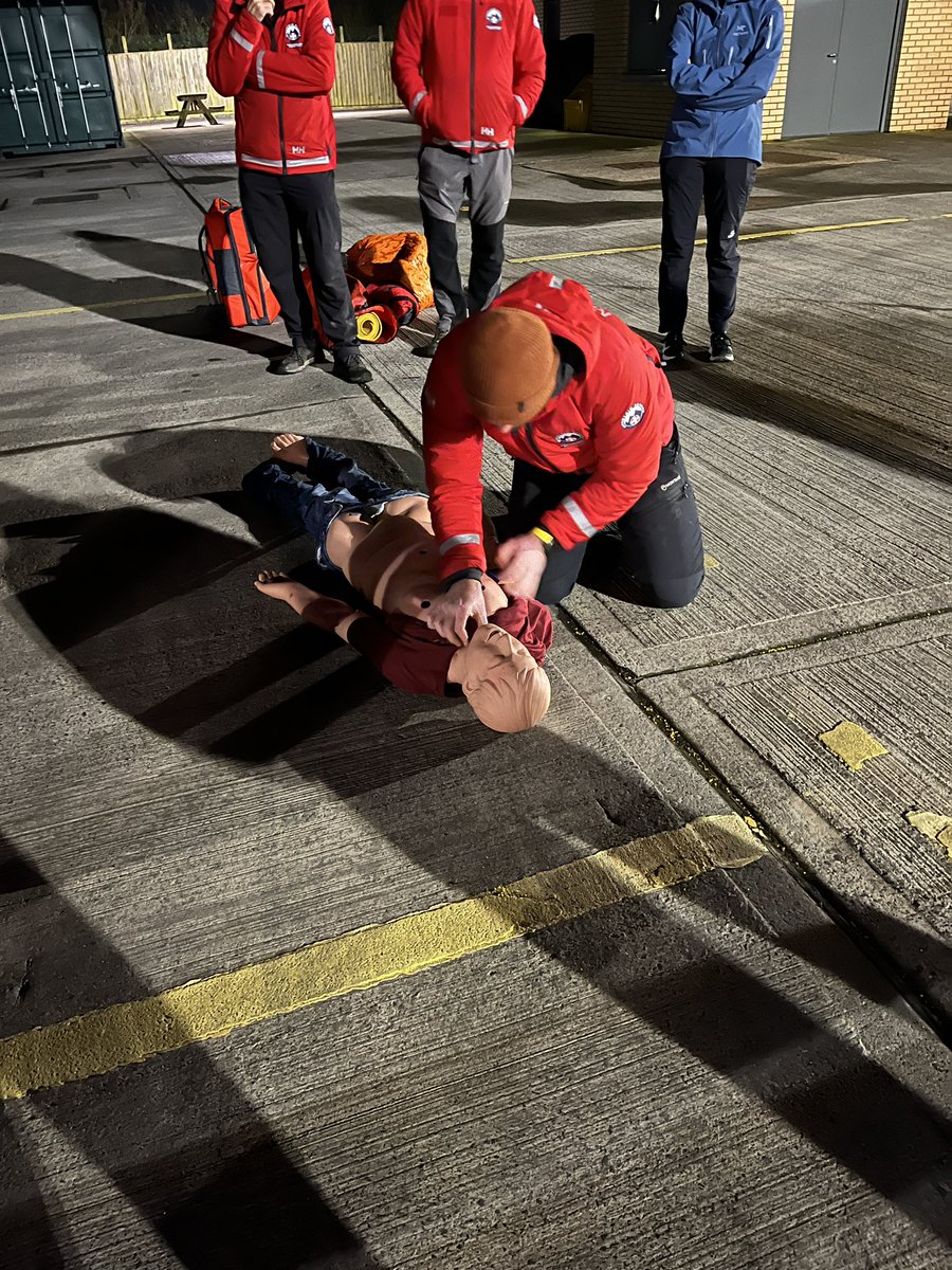 Rapid trauma survey - good medicine in bad places last night with <a href="/LukeStevens_93/">Luke Stevens</a> thanks to <a href="/jcxplore/">Jamie Pattison FRGS</a> for the season <a href="/NNPMRT/">NNPMRT</a>