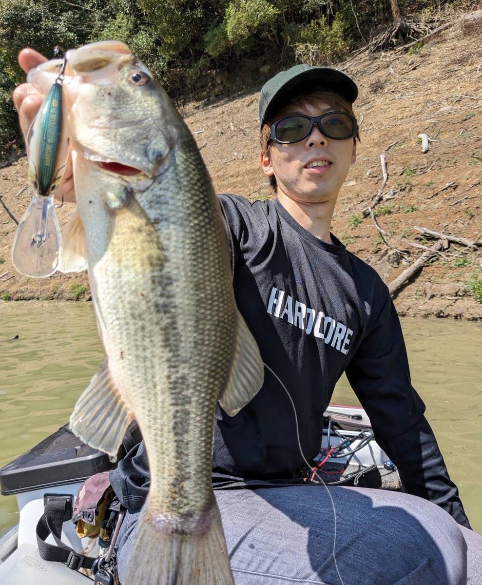 ryohei360's tweet photo. この休みは四国遠征へ🎣
バストレイルさんにガイドして頂きました！
ハードコアバレットクランク5+から始まり、チャター、テキサス、サイトといろんな釣りで釣らしてもらいました🙇‍♂️
数は釣れるけどデカいのは…って感じでしたがなかなか経験することないバイト数だったのでとても楽しめました！
#duel https://t.co/lS7ufbUzPJ