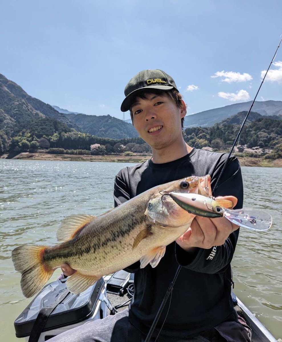 ryohei360's tweet photo. この休みは四国遠征へ🎣
バストレイルさんにガイドして頂きました！
ハードコアバレットクランク5+から始まり、チャター、テキサス、サイトといろんな釣りで釣らしてもらいました🙇‍♂️
数は釣れるけどデカいのは…って感じでしたがなかなか経験することないバイト数だったのでとても楽しめました！
#duel https://t.co/lS7ufbUzPJ