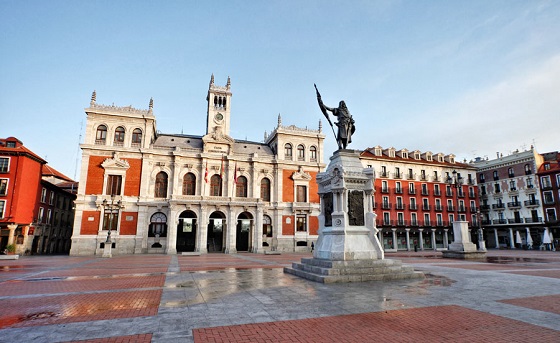 infoVLL's tweet photo. La plaza Mayor de #Valladolid es muy, muy especial❤️
Fue la primera plaza Mayor regular de toda España y en ella se inspiraron otras, como la de Madrid o Salamanca. La casa Consistorial, por su parte, es uno de los mejores ejemplos nacionales de la parisina École des Beaux-Arts. https://t.co/VmduGmaHjg