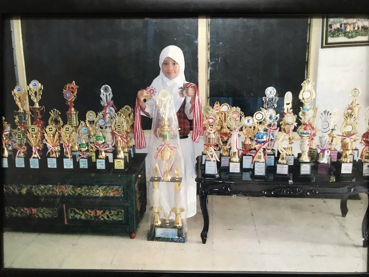 raawrbitess's tweet photo. damn kecilnya gini, gedenya burn out gifted kid🫠 https://t.co/QzxaUIhsGu