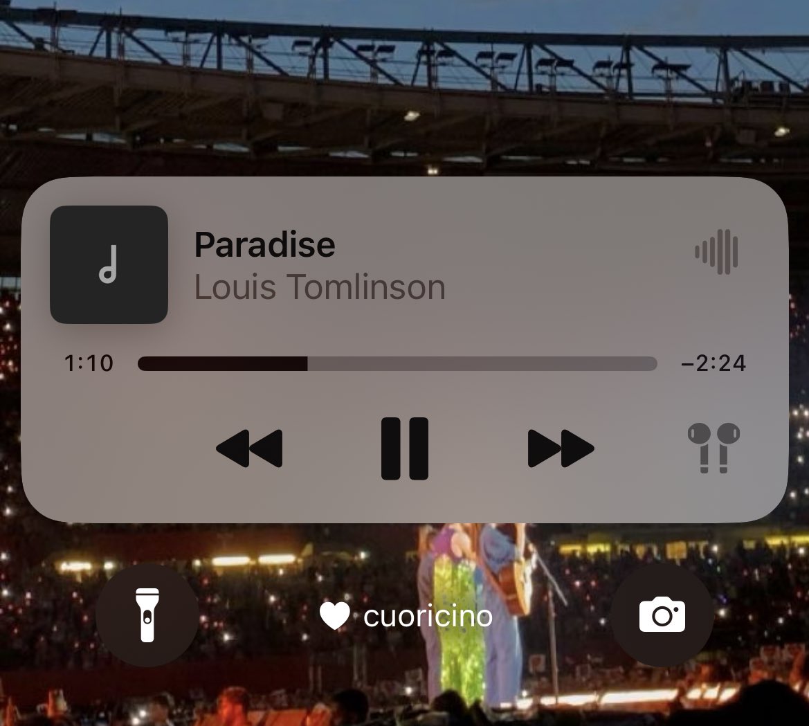 non mi spiegherò mai come faccia il fandom a non aprire gli occhi su questa canzone