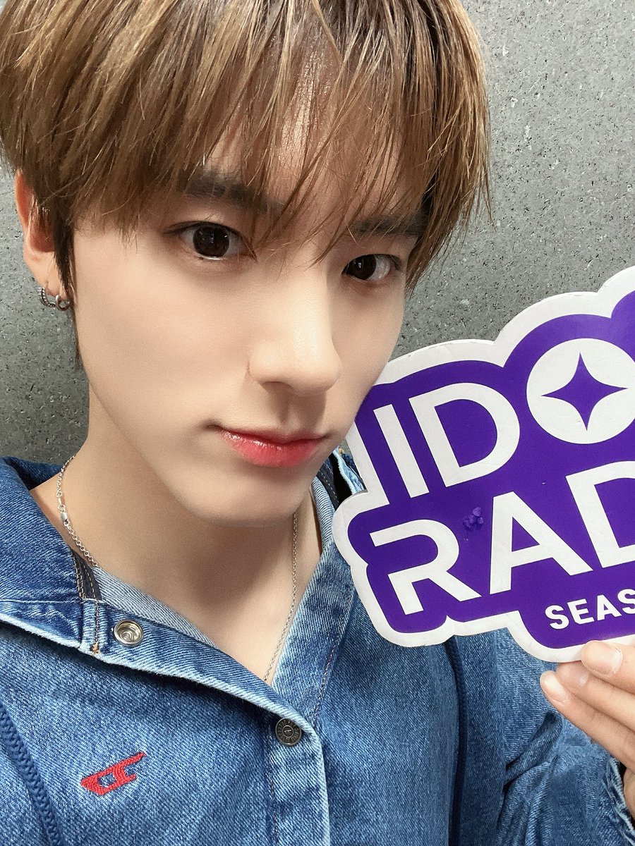 잠시 후 9시, 아이돌라디오4 #ep13_더보이즈 현재&amp;큐&amp;에릭 라이브 스트리밍 방송이 시작됩니다

📲 MBC RADIO 공식 Youtube 채널에서 라이브 스트리밍
youtube.com/watch?v=jVdzRM…

<a href="/radiombc/">아이돌 라디오 유니버스</a> <a href="/IST_THEBOYZ/">더보이즈(THE BOYZ)</a> <a href="/WE_THE_BOYZ/">THE BOYZ (더보이즈)</a>